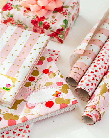 Wrapping paper Stripes and dots without plastic