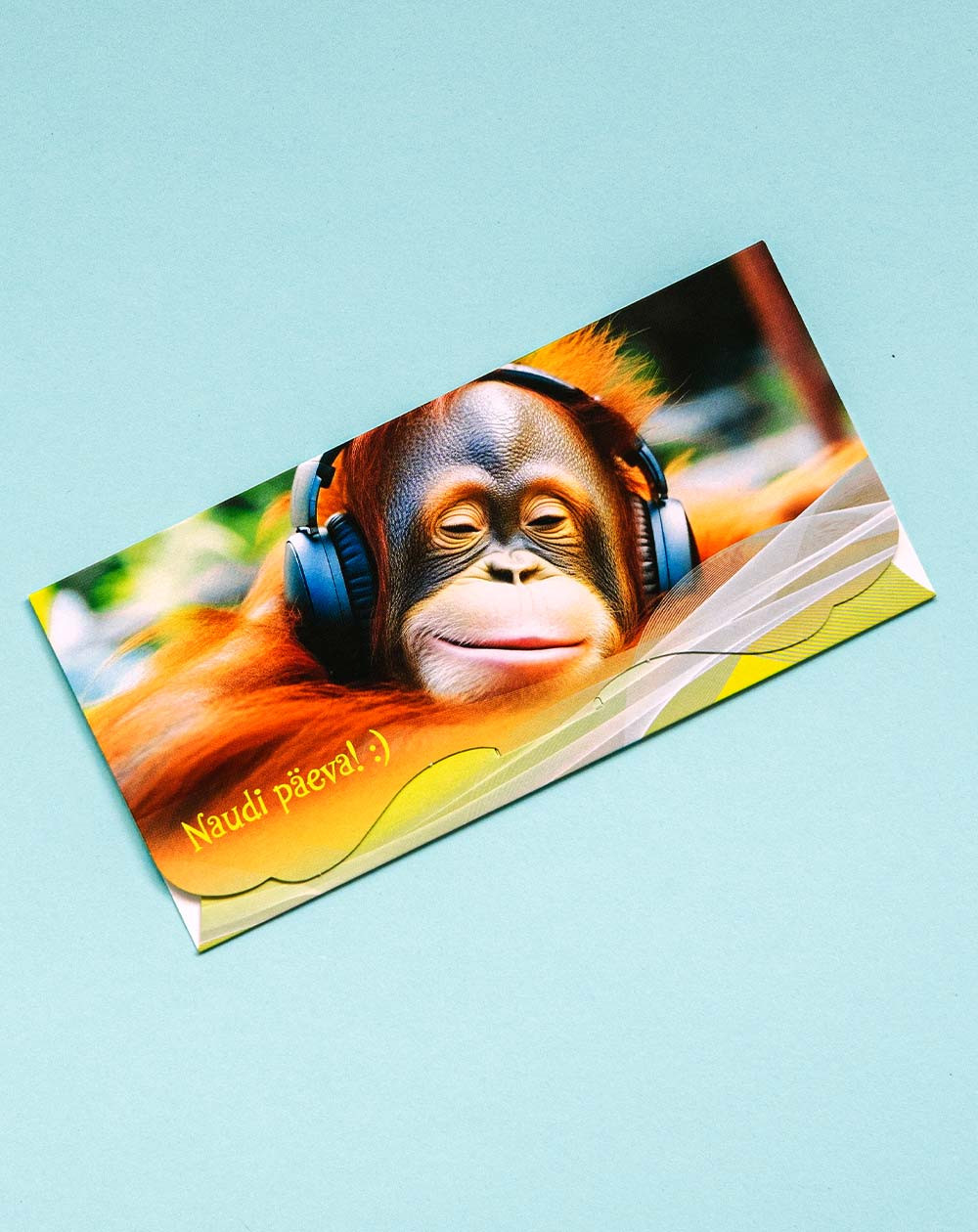 Pocket Card Monkey relaxing