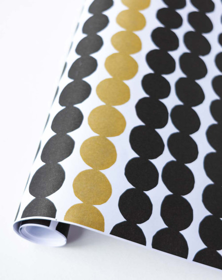 Wrapping paper Black and polka dots